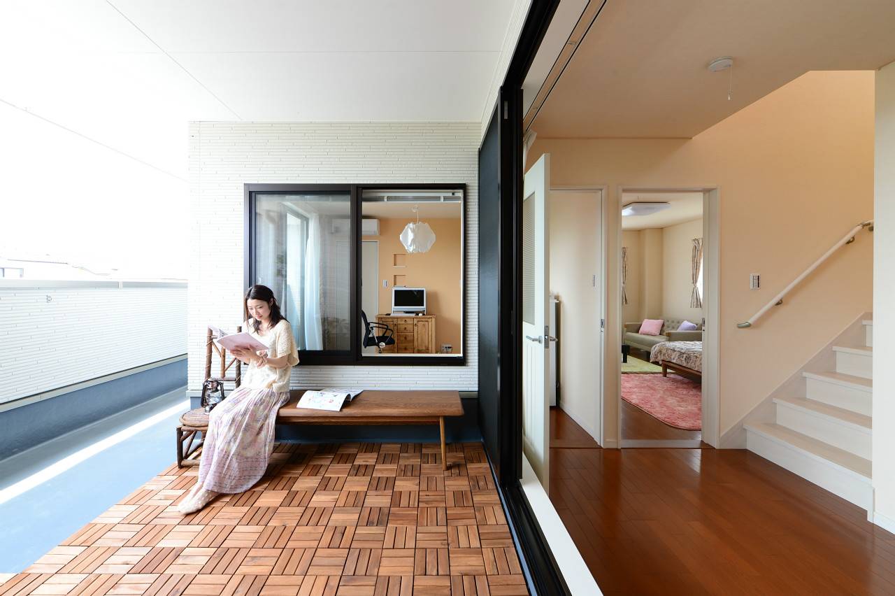 遊び心いっぱいの3階建て、2世帯・重量鉄骨の住まい。